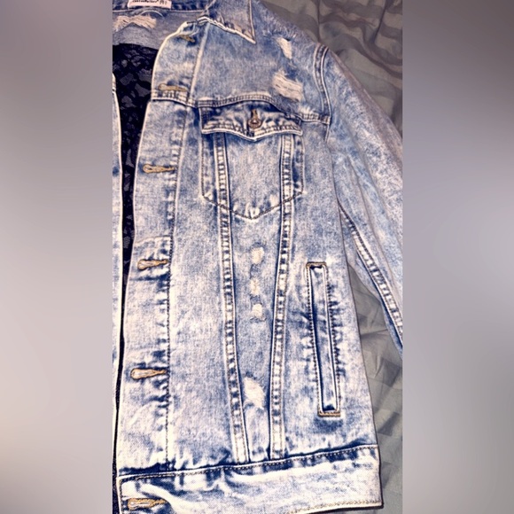 Canton Walker Women's acid washed distressed jean jacket with black lace back L - Picture 15 of 17